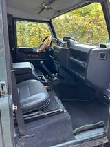 Land Rover Defender - Land Rover Defender