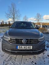 Volkswagen Tiguan 2.0 TDI SCR DSG ACTIVE ACTIVE - Volkswagen Tiguan mit Diesel-Antrieb: Kombi