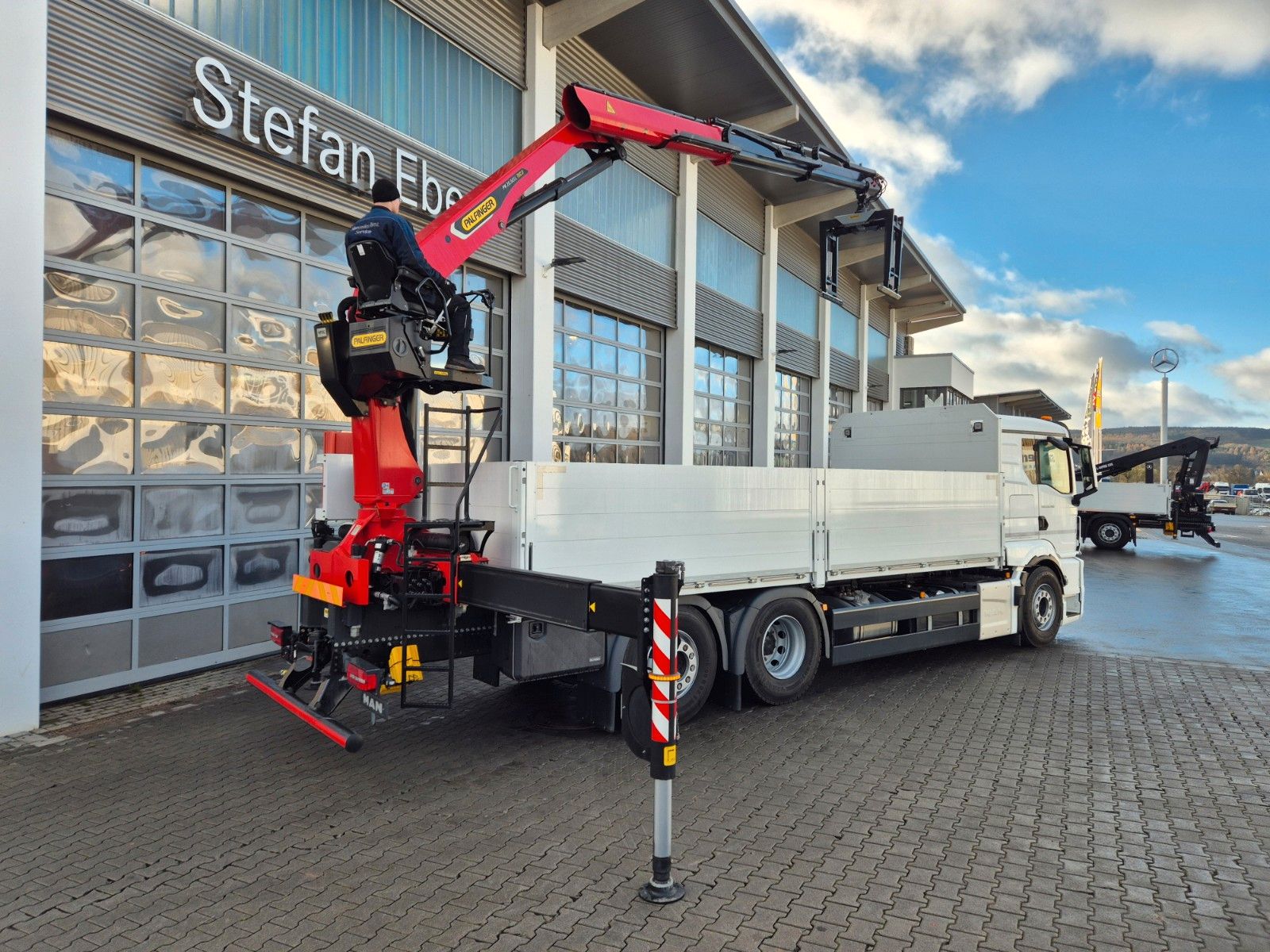 Fahrzeugabbildung MAN TGS 26.470 6x2-4 LL Baustoff Palfinger PK20.501L