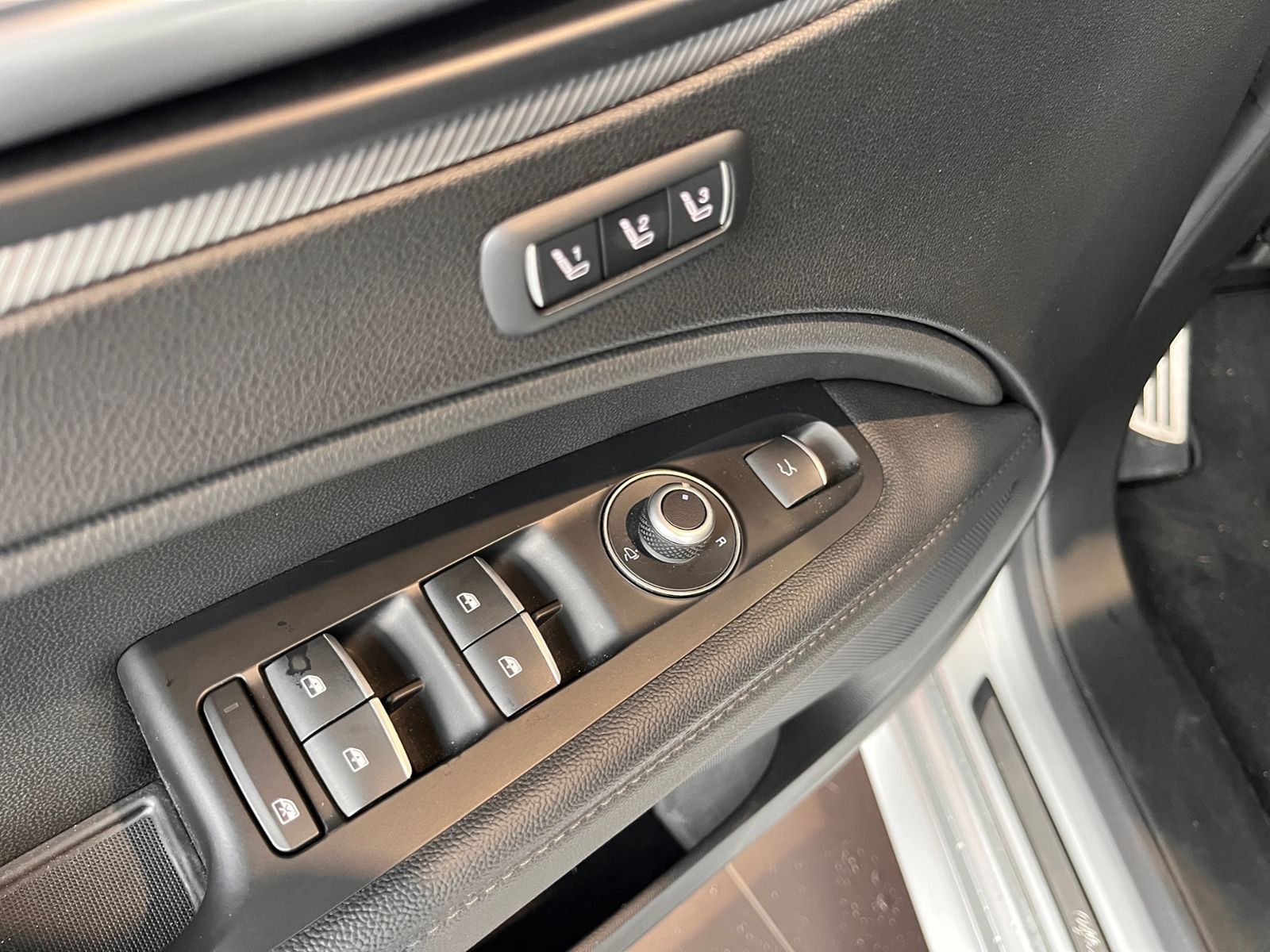 Fahrzeugabbildung Alfa Romeo Stelvio Veloce Q4 ACC NAVI LEDER AHK