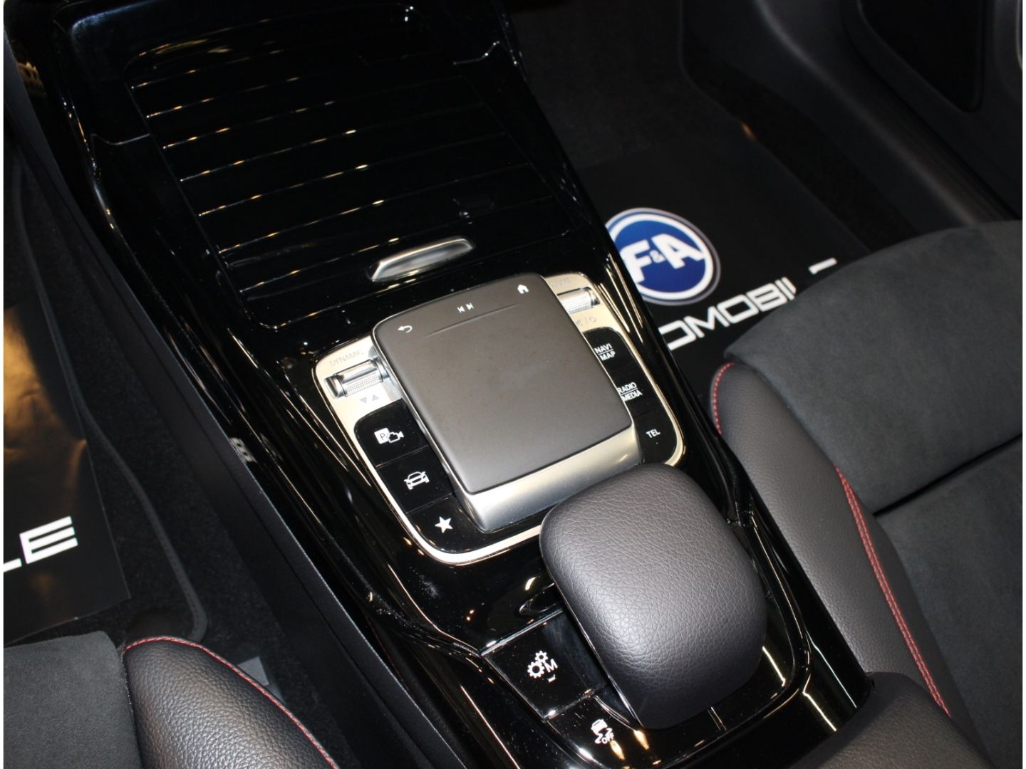 Fahrzeugabbildung Mercedes-Benz A 35 AMG 4Matic MULTIBEAM*STDHZ*Pano*Kamera