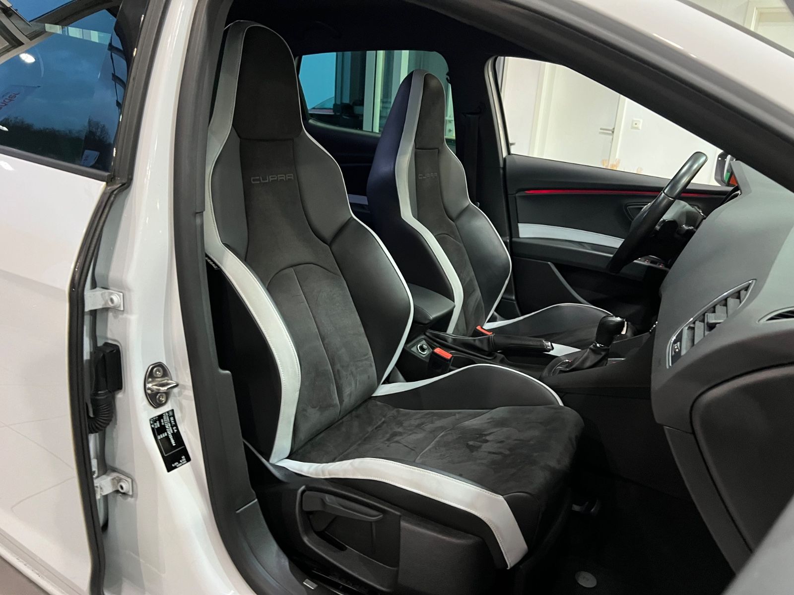 Fahrzeugabbildung SEAT Leon Cupra 290 DSG *ORANGE LINE * SCHALENSITZE *