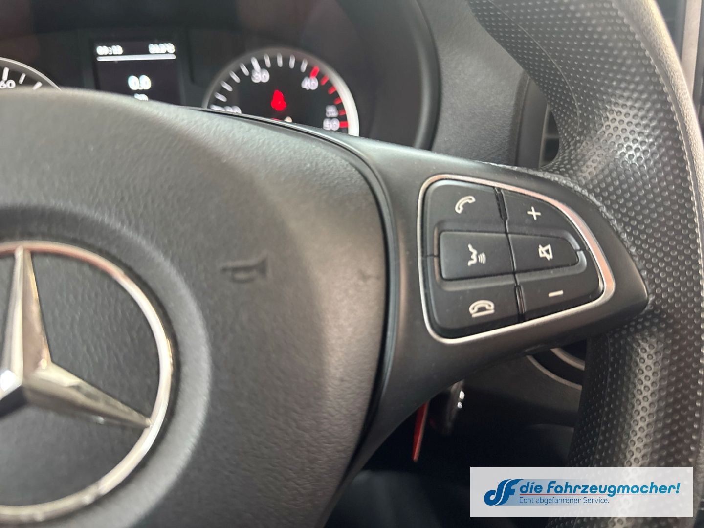 Fahrzeugabbildung Mercedes-Benz Vito Tourer 111CDI FWD extralang Pro AHK Klimaau