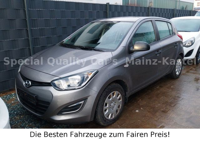 Hyundai i20 1.2 4.Türig Facelift 2014 Scheckheft Tüv ..