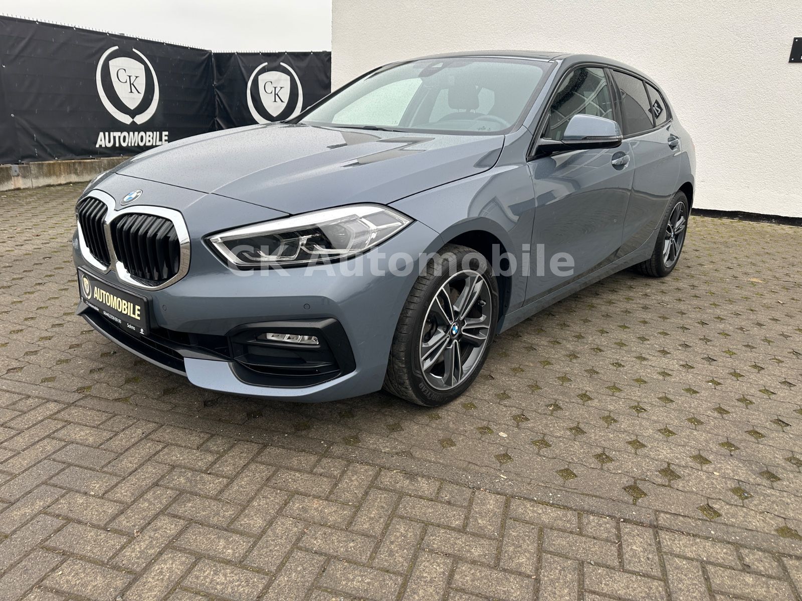 Fahrzeugabbildung BMW 118d Sport-Line/Shadow-Line/Navi/Pano/LED/PDC