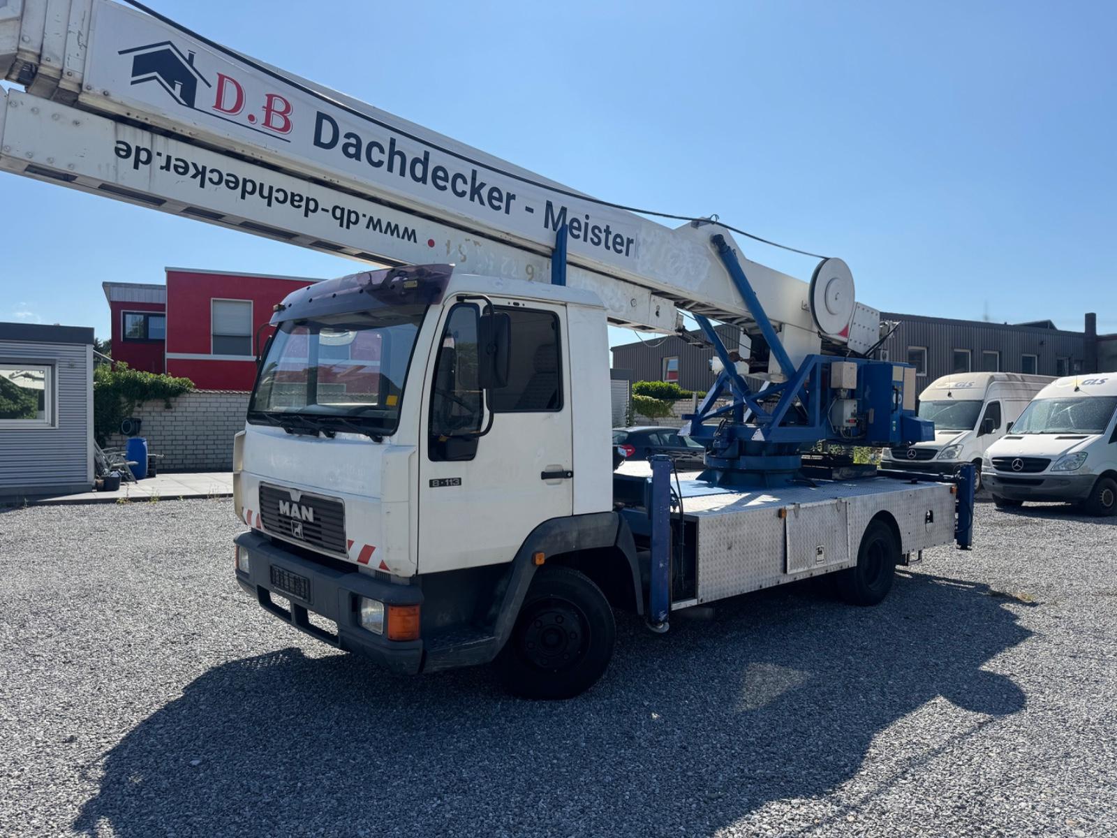 MAN 8.113 *Dachdeckerkran* Klaas* 32 Meter*