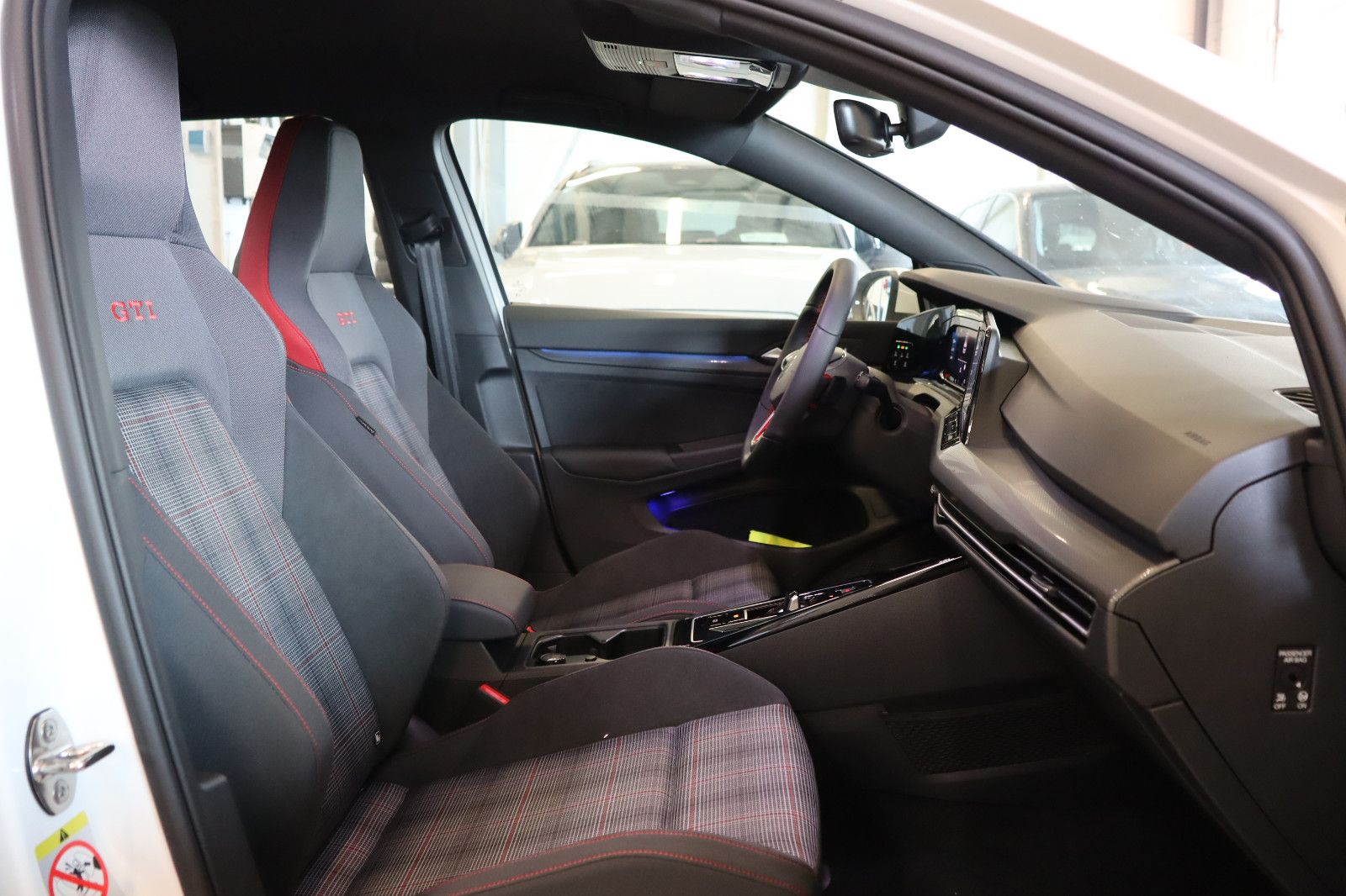 Fahrzeugabbildung Volkswagen Golf VIII GTI DSG ACC DAB LED-Plus Navi Keyless