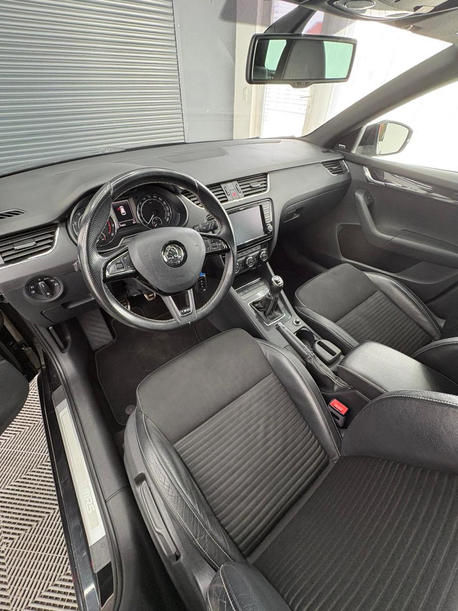 SKODA OCTAVIA COMBI RS 2.0 TSI 220ch BVM Pack sport Sièges chauffants Historique présent