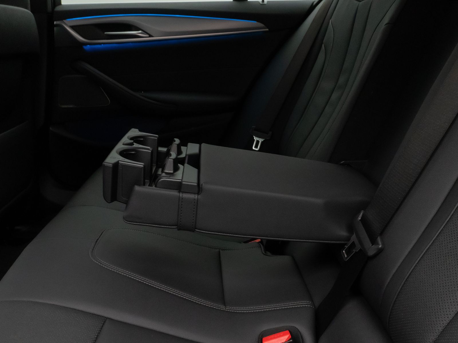Fahrzeugabbildung BMW 530e HUD Laser DAB Kamera H/K AHK Alarm Sport