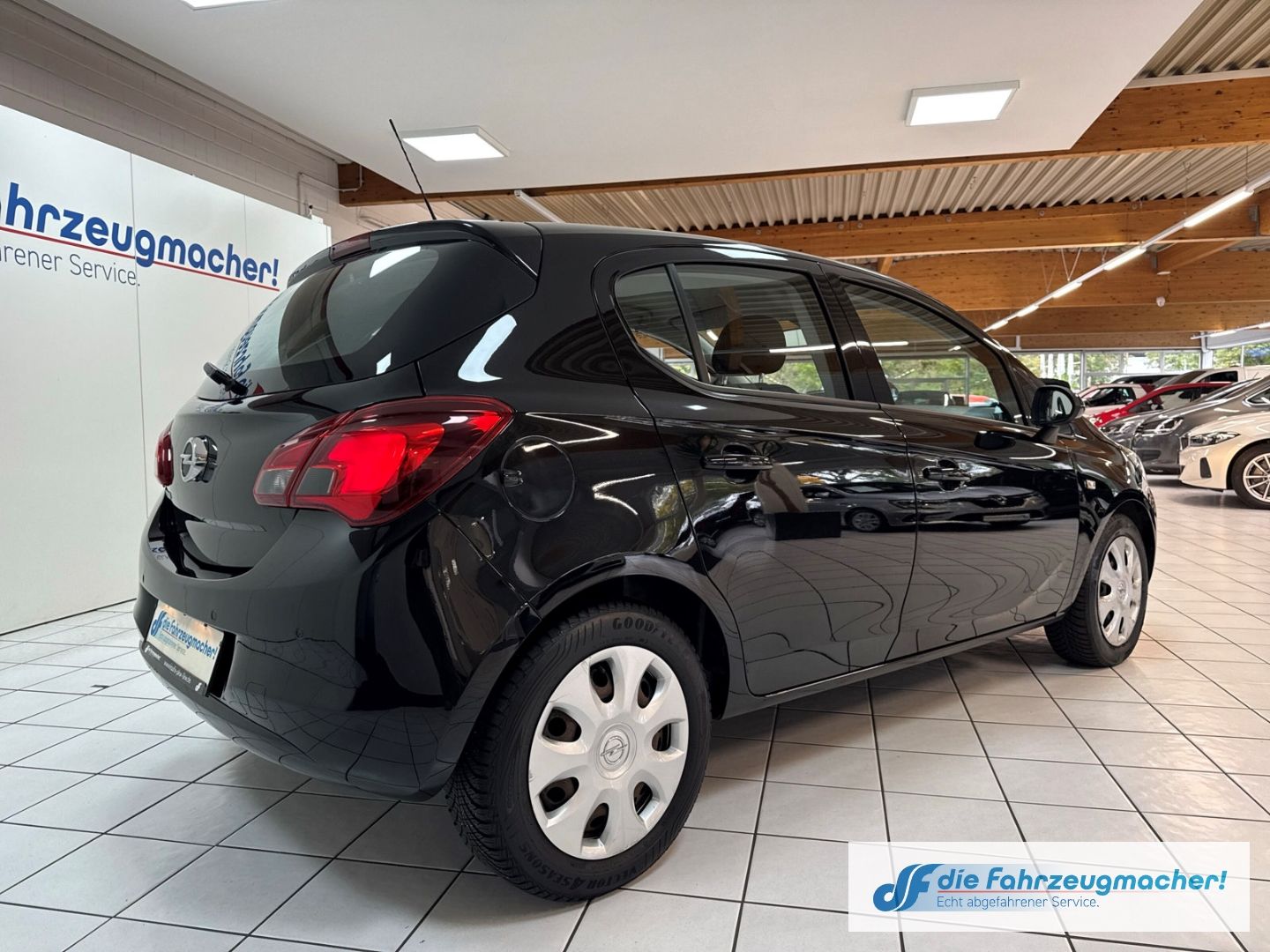 Fahrzeugabbildung Opel Corsa E Edition Navi Apple CarPlay Android Auto