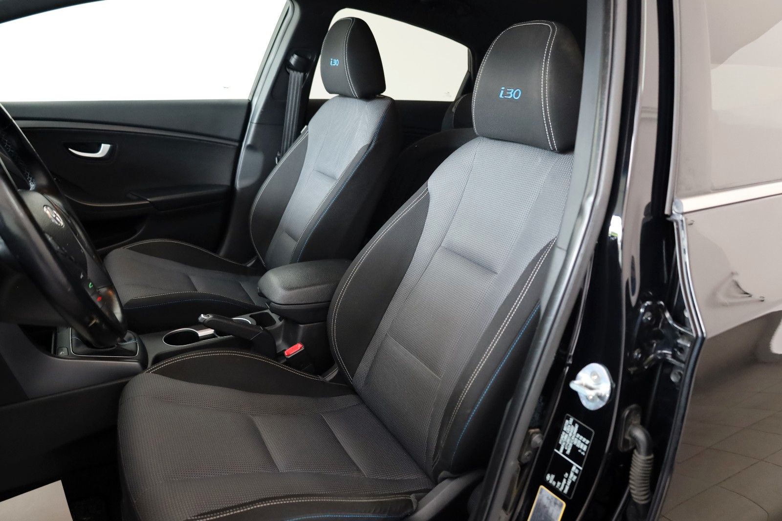 Fahrzeugabbildung Hyundai i30 blue Passion SH,PDC,8 fach bereift