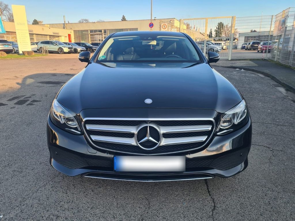 Image of Mercedes-Benz E 220