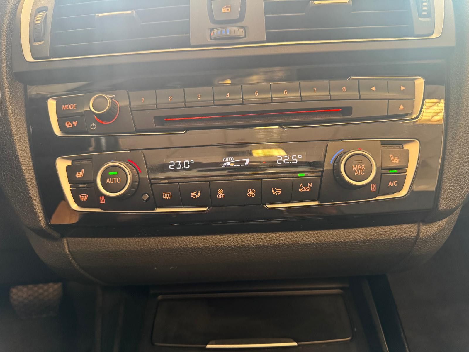 Fahrzeugabbildung BMW 220 i Cabrio Sport Line/ NAVI/KLIMA/AUTOMATIK
