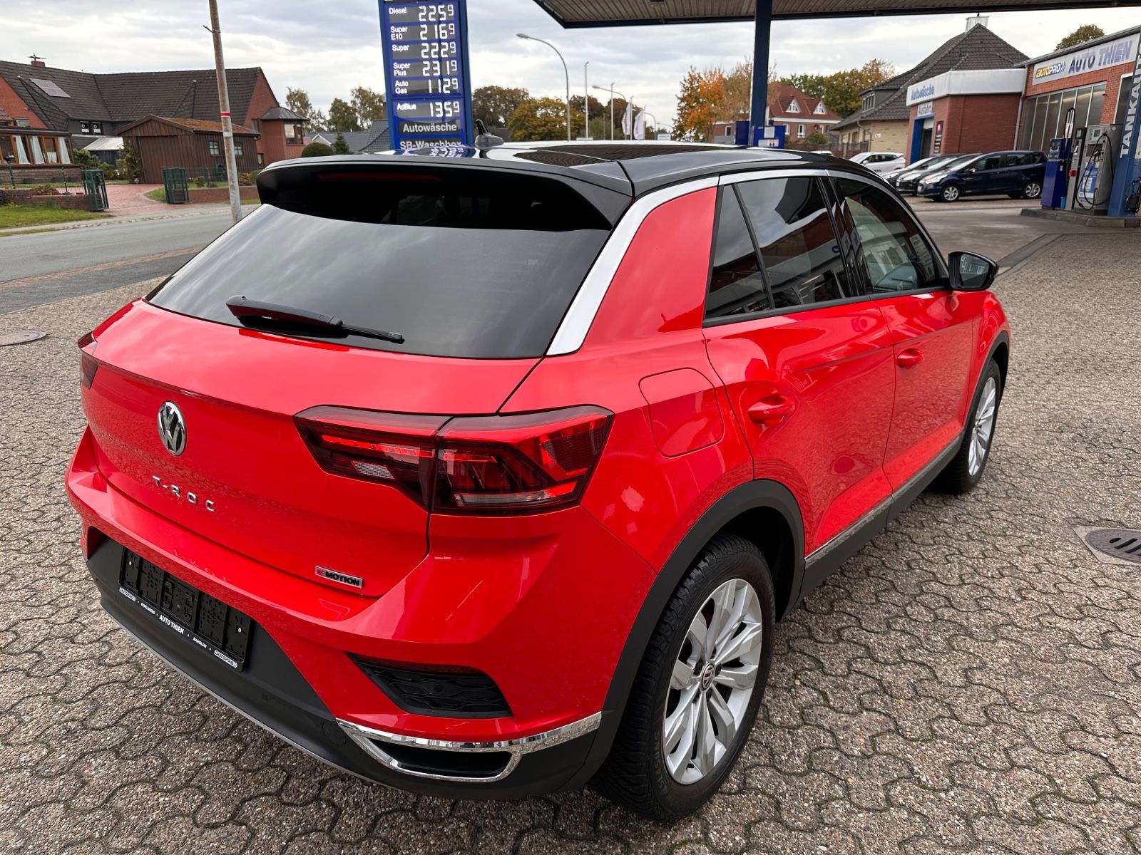 Fahrzeugabbildung Volkswagen T-Roc Sport 2.0 TSI 4Motion DSG LED/ACC/PDC/SHZ