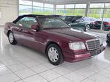 Mercedes-Benz E 220 Cabriolet Automatik+Klima+Sitzh+2.Hand+TOP - Mercedes-Benz E 220: Rot, Leder
