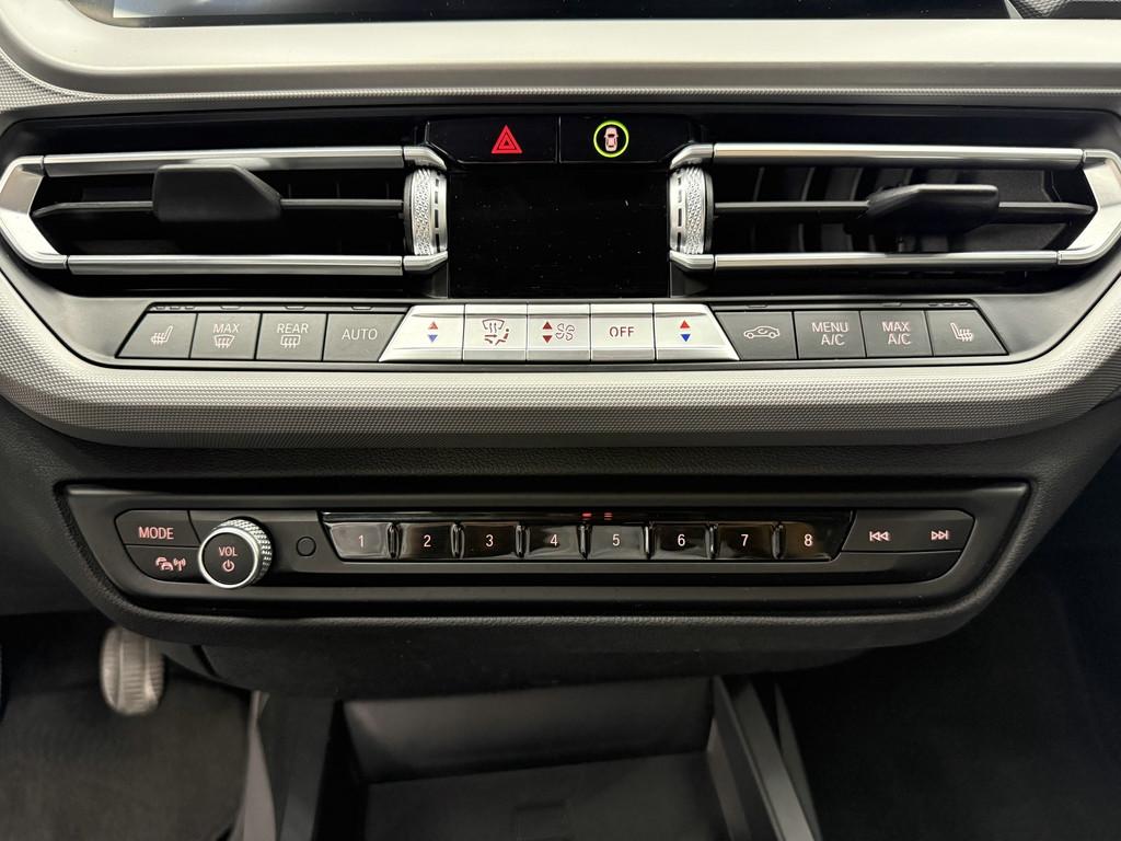 BMW 118 i Advantage, LED, Head-Up, Navi, DAB