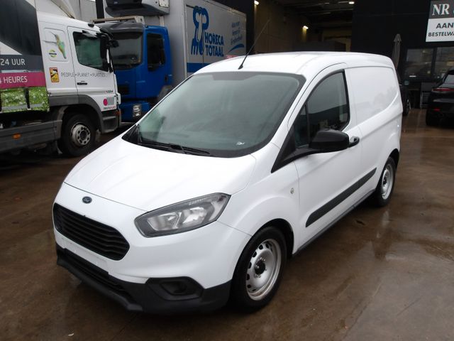 Ford Transit Courier (422)