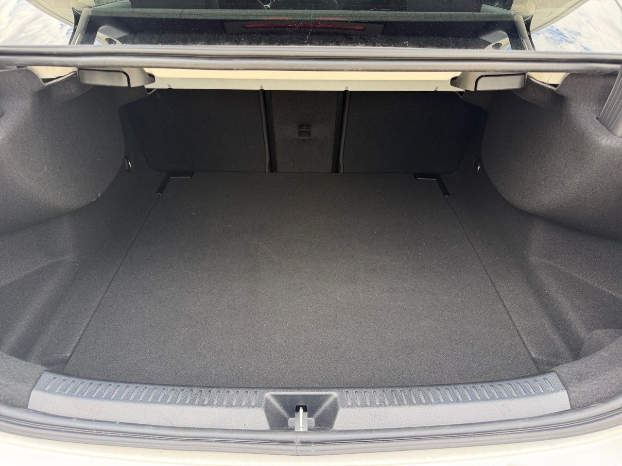 Fahrzeugabbildung Mercedes-Benz A 180 Limousine AMG+NIGHT+KEYLESS+LENKRADHEIZ+