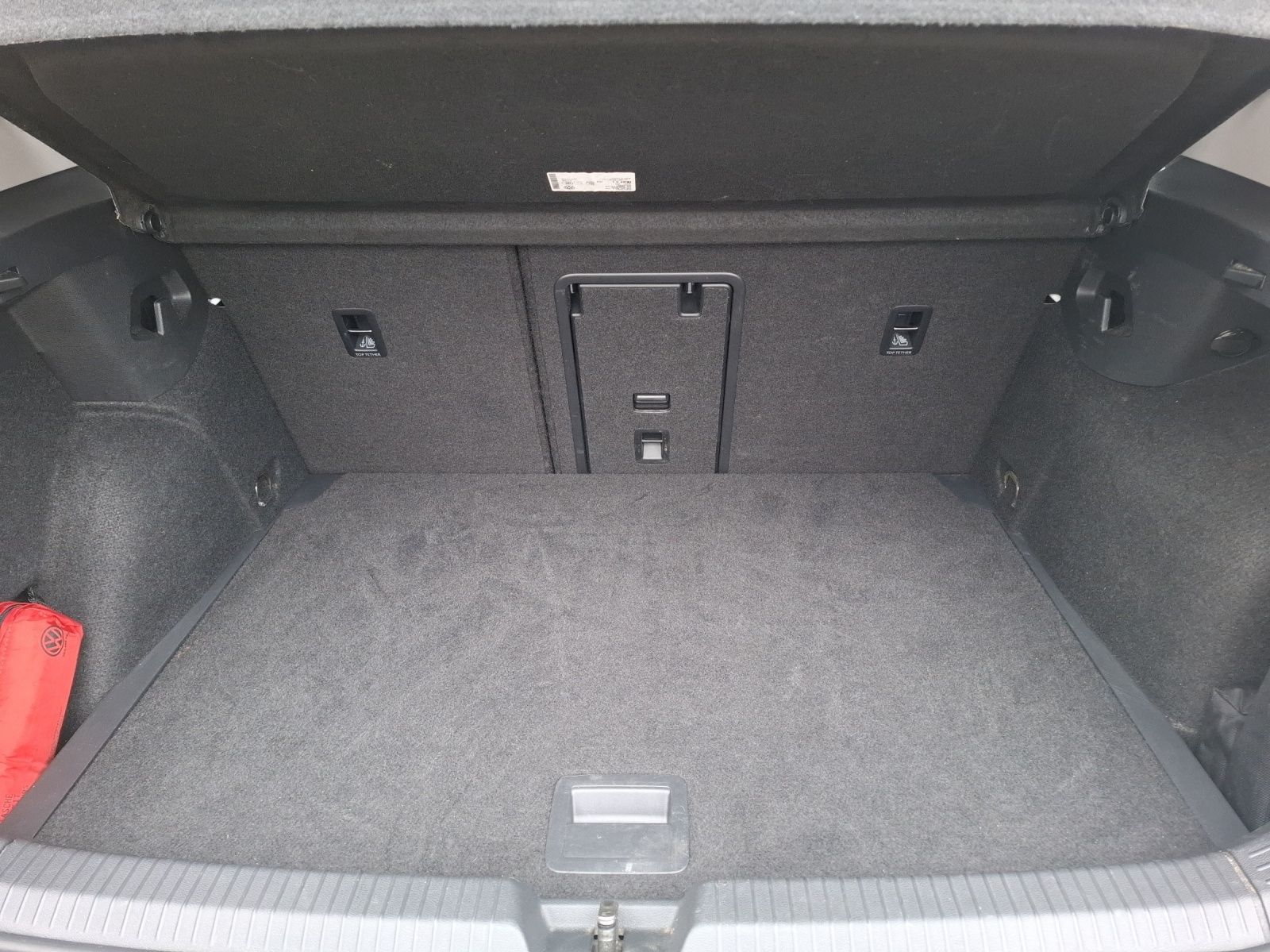 Fahrzeugabbildung Volkswagen Golf VIII TSI United LED Navi AID PDC SH LM