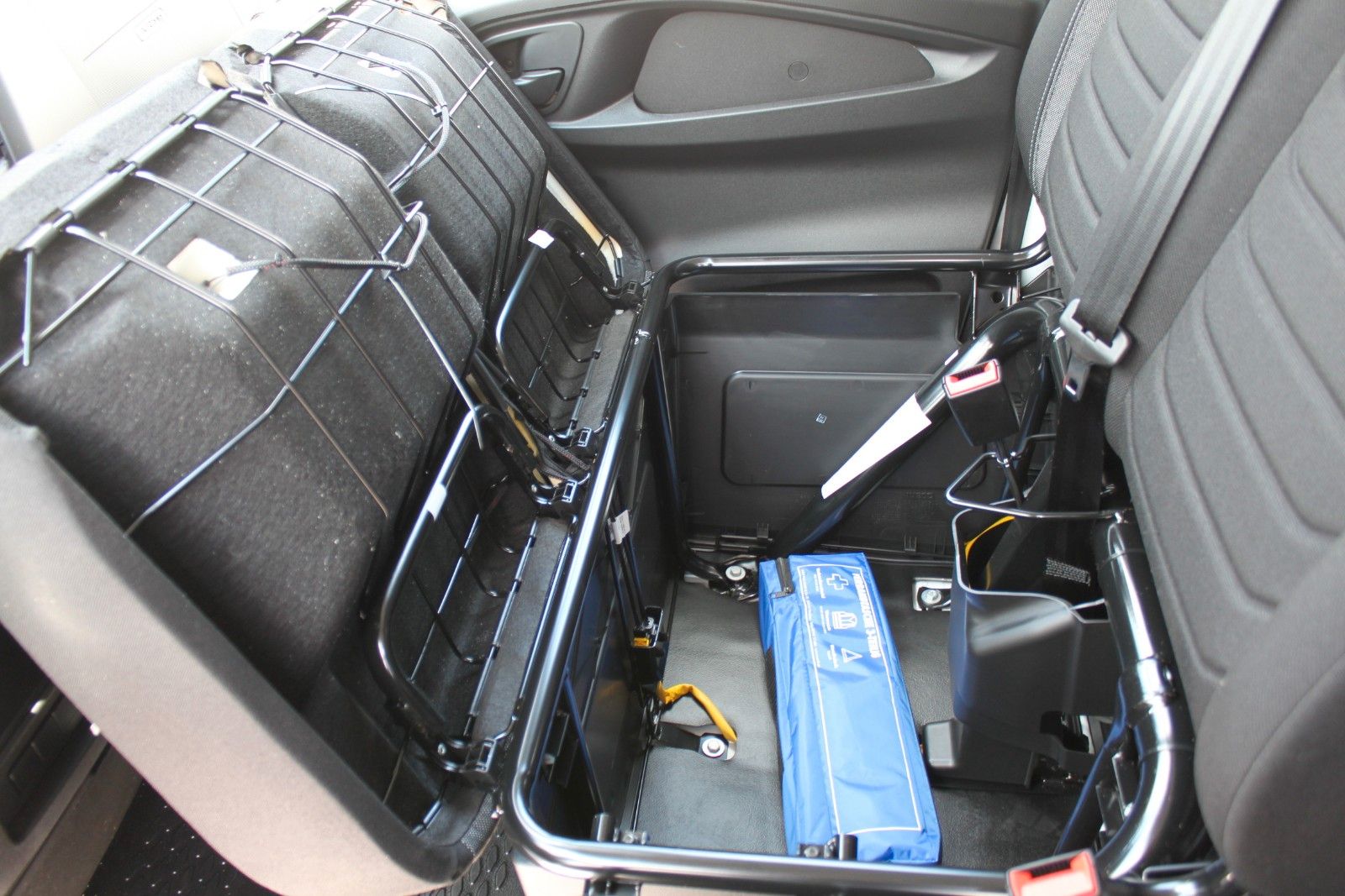 Fahrzeugabbildung Iveco Daily KaWa Aut. 3.0 D Holzb./Verkleidung/Airline