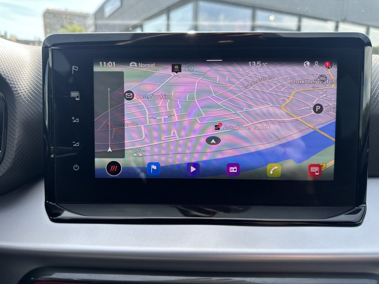 Fahrzeugabbildung SEAT Arona FR 1.0 TSI 110 PS 6-Gang-Kamera*1Hnd* - mit KI generiert/bearbeitet