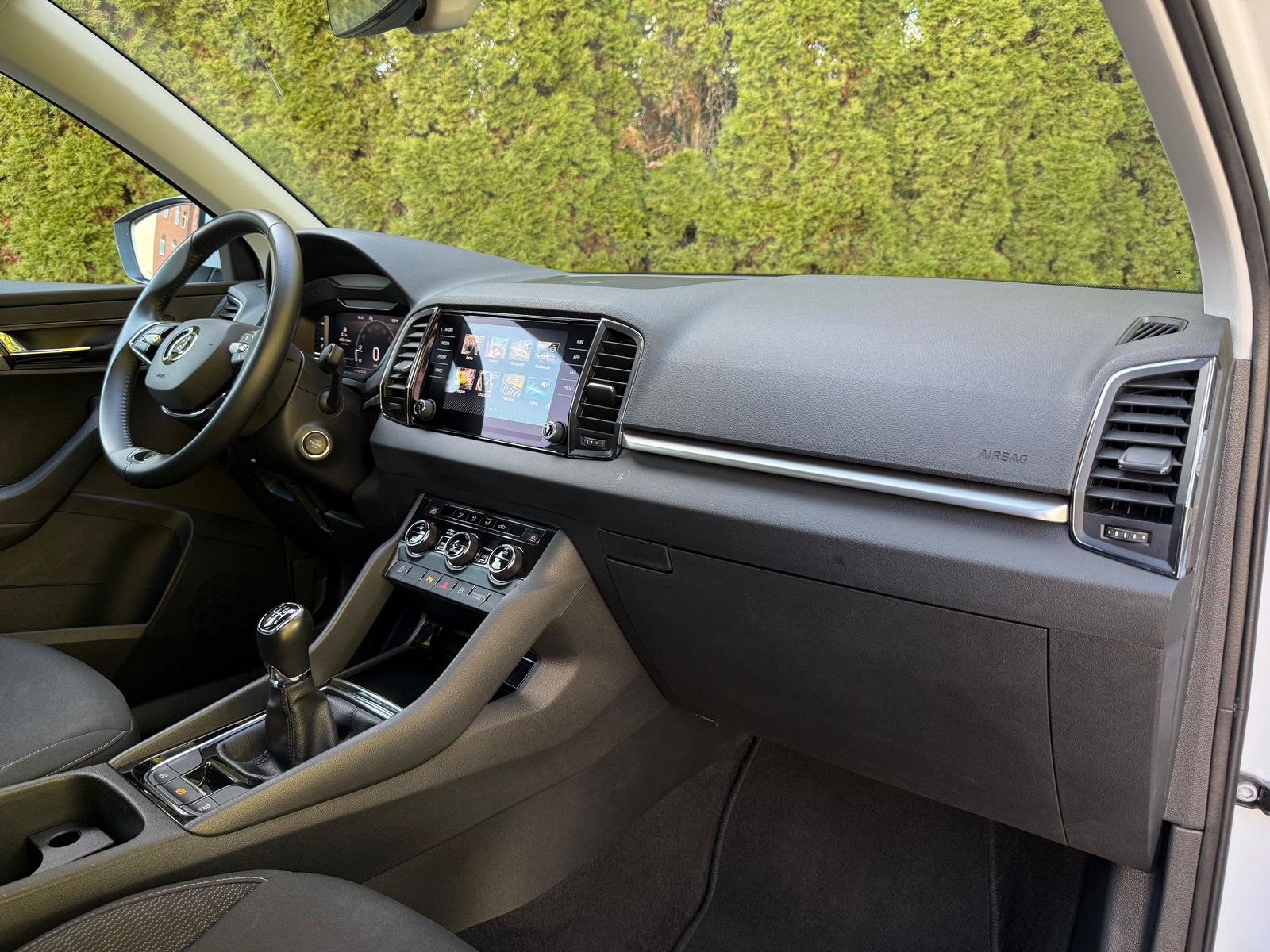 Fahrzeugabbildung SKODA Karoq 1.5 TSI Ambition LED+KAMERA+VIRT+CARPL+DAB