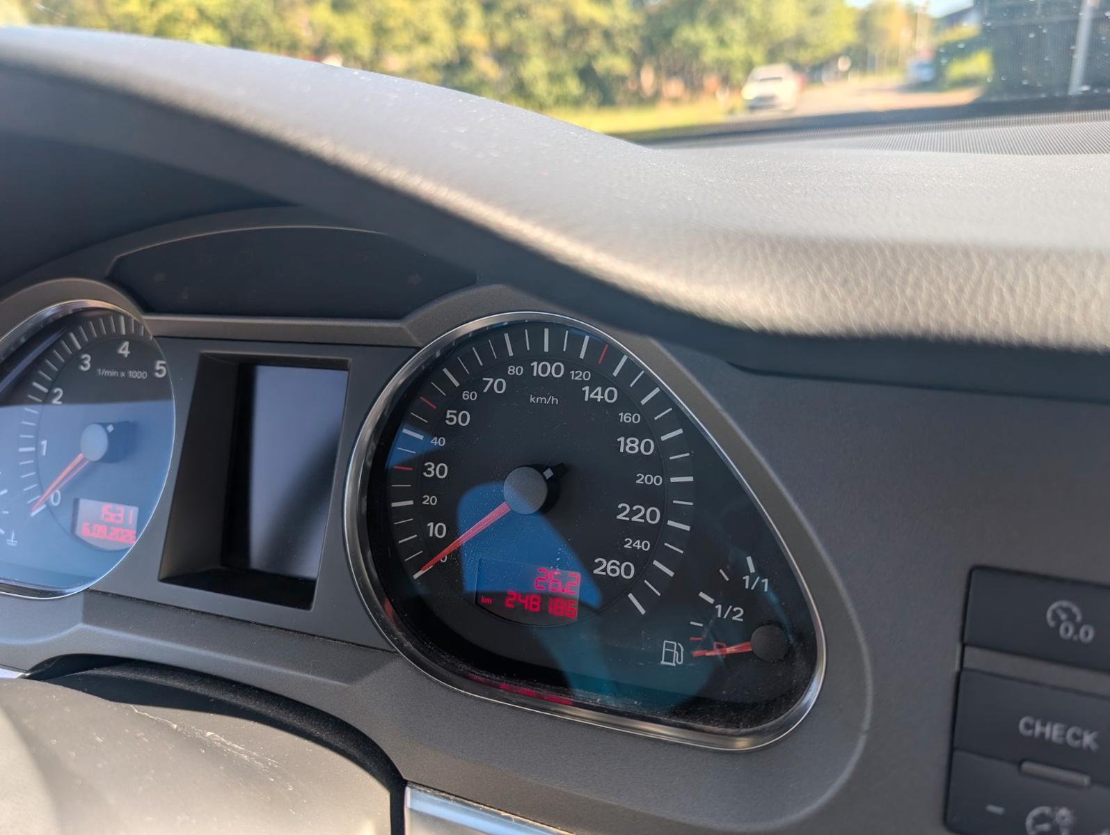 Audi A6 2005 — photo 10