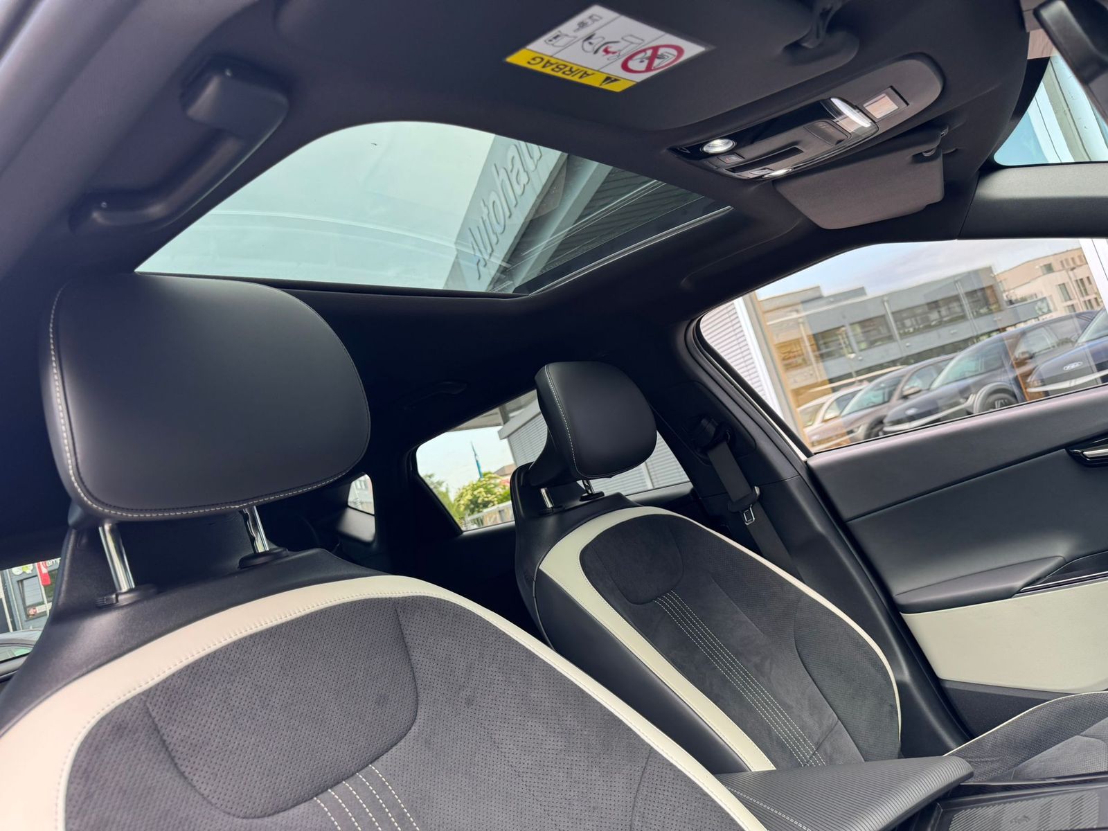 Fahrzeugabbildung Kia EV6 GT-Line 4WD PANO+NAVI+LED+SHZ+HEAD+ACC+360°+