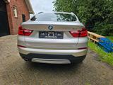 BMW X4 xDrive20d xLine - silberne BMW X4