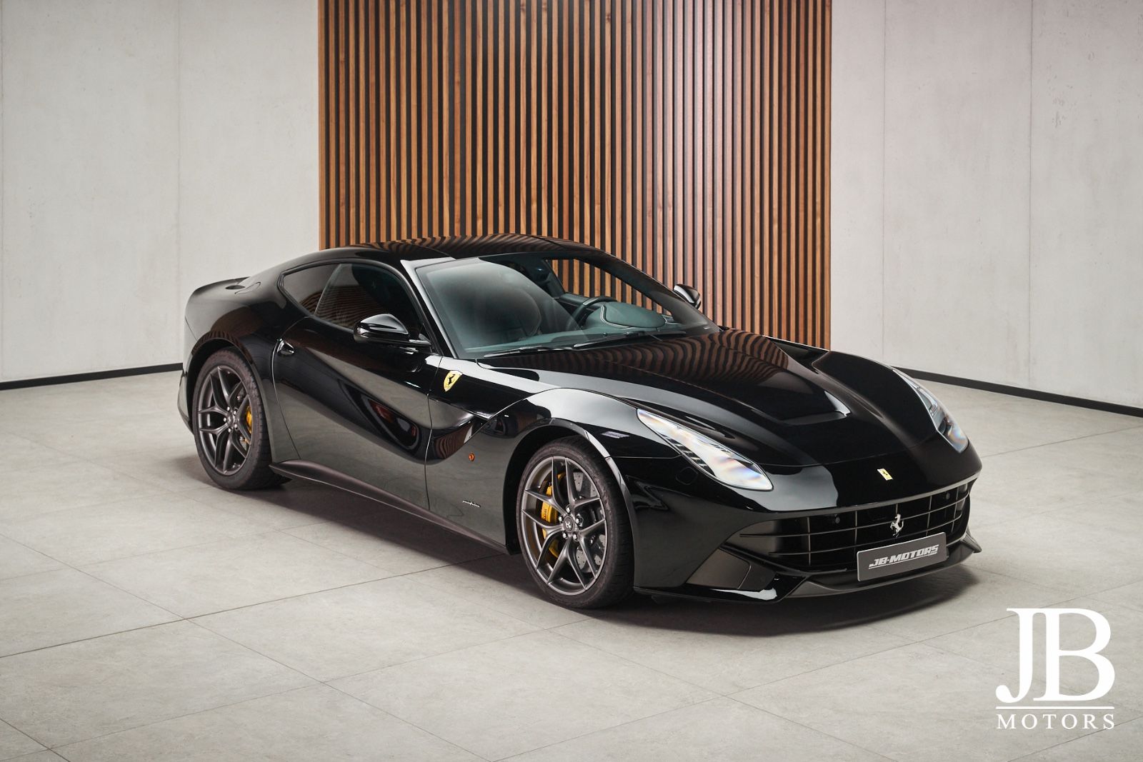 Fahrzeugabbildung Ferrari F12 Carbon Lift LED JBL Kamera Electric Seats