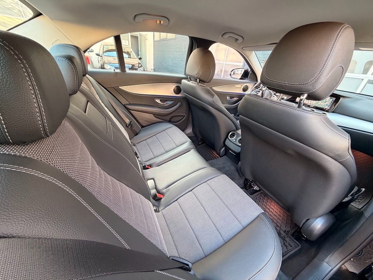 Mercedes-Benz E 220d 9G/KAM/LED/AVANTGARDE foto 14