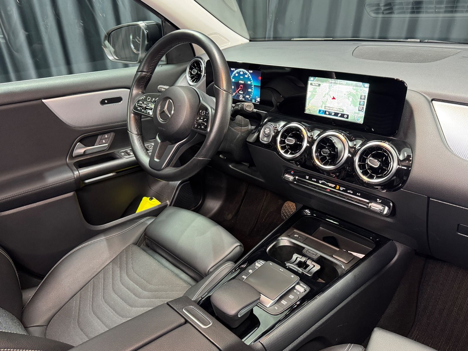 Fahrzeugabbildung Mercedes-Benz GLA 220d|AUTOMATIK|NAVI|LED-SCHEINWERFER|