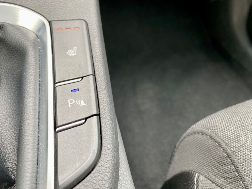 Fahrzeugabbildung Hyundai i30 1.0 AAC SHZ ALLWETTERREIFEN ALU KAMERA PDC