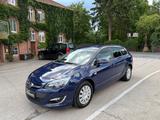Opel Astra J 2.0 D SportsTourer/Automatik/PDC/MwSt - Opel Astra mit Diesel-Antrieb: Kombi, 2.0