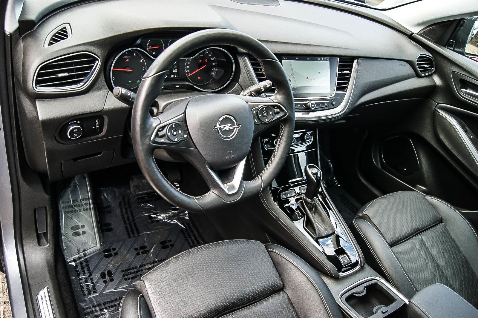 Fahrzeugabbildung Opel Grandland X 1.6 Ultimate Aut. PANORAMA LEDER ACC