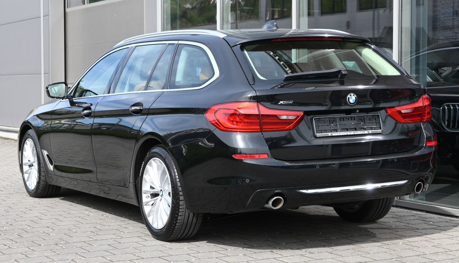 Fahrzeugabbildung BMW 530d xDr Touring Lux. °ACC°HUD°KOMFORTSITZE°PANO