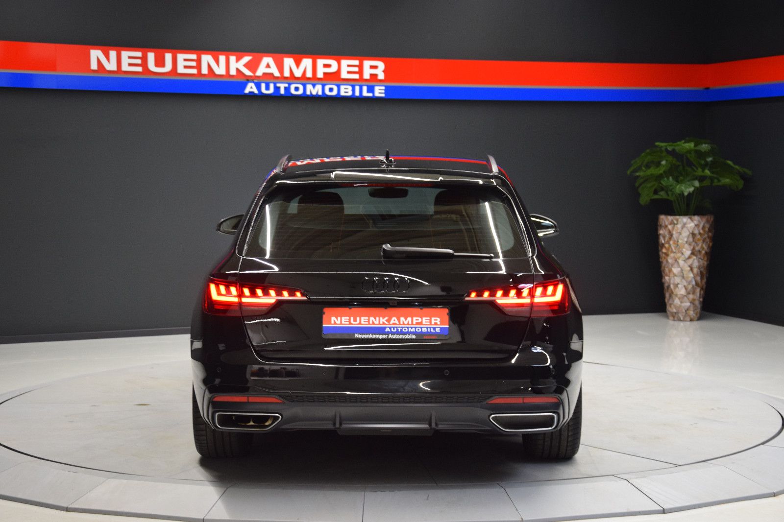 Fahrzeugabbildung Audi A4 Avant 40 TDI S line MATRIX 3-Zonen ACC