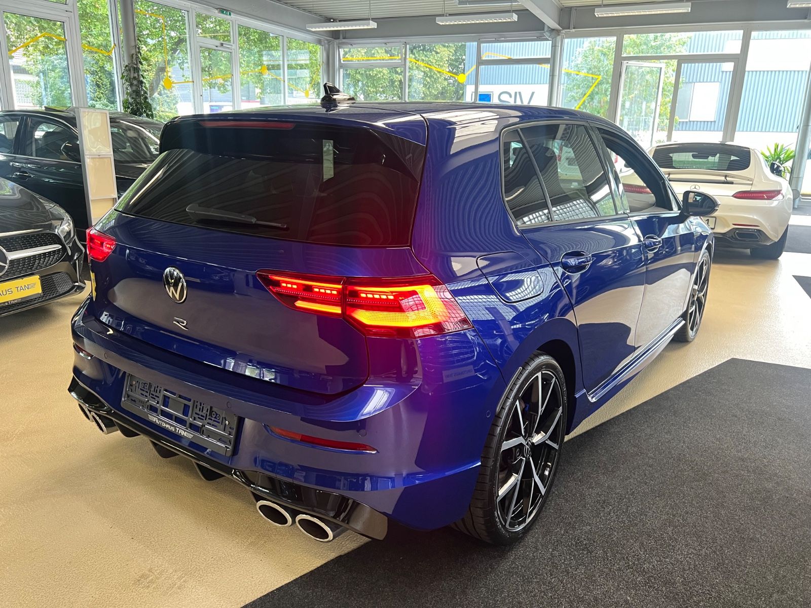 Fahrzeugabbildung Volkswagen Golf VIII Lim. R 4Motion *LAPIZ BLUE*KAMERA*IQ*
