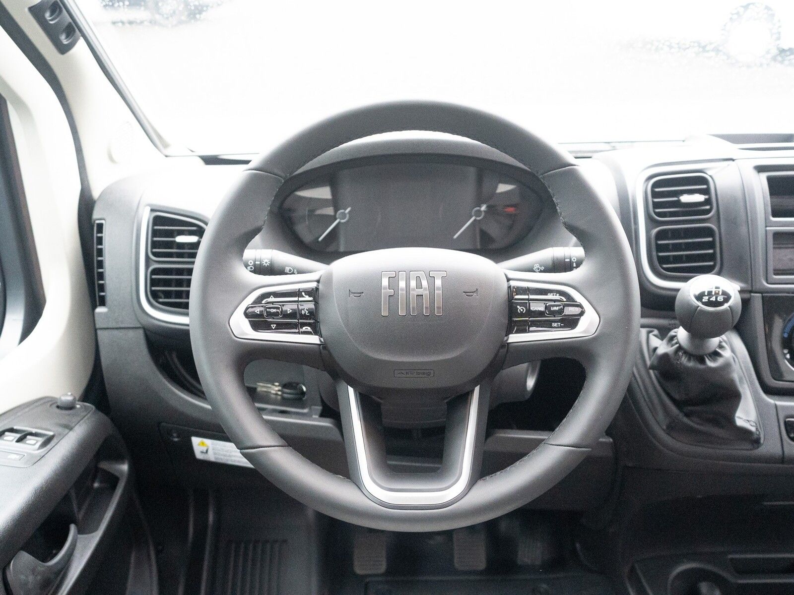 Fahrzeugabbildung Sunlight Cliff X 600 RT Modell 2026 / Schwenkbad / Pano