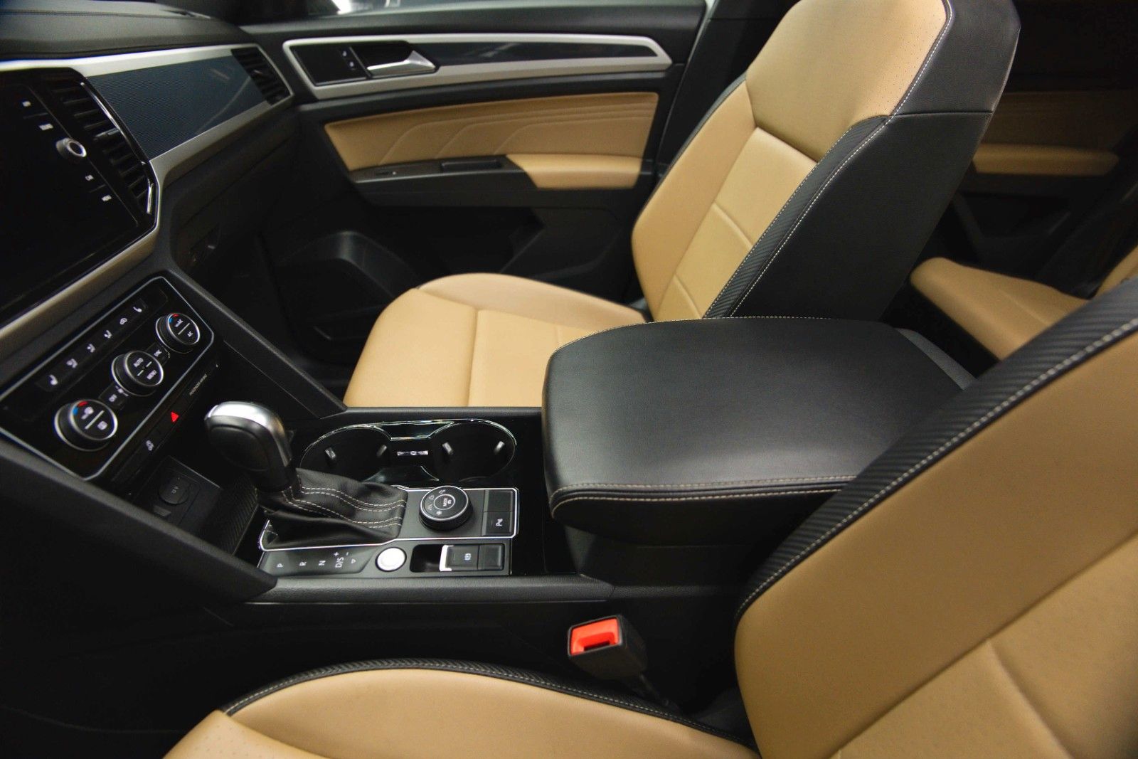 Fahrzeugabbildung Volkswagen ATLAS 3.6 Cross Sport 4x4 R-Line Black 4Motion