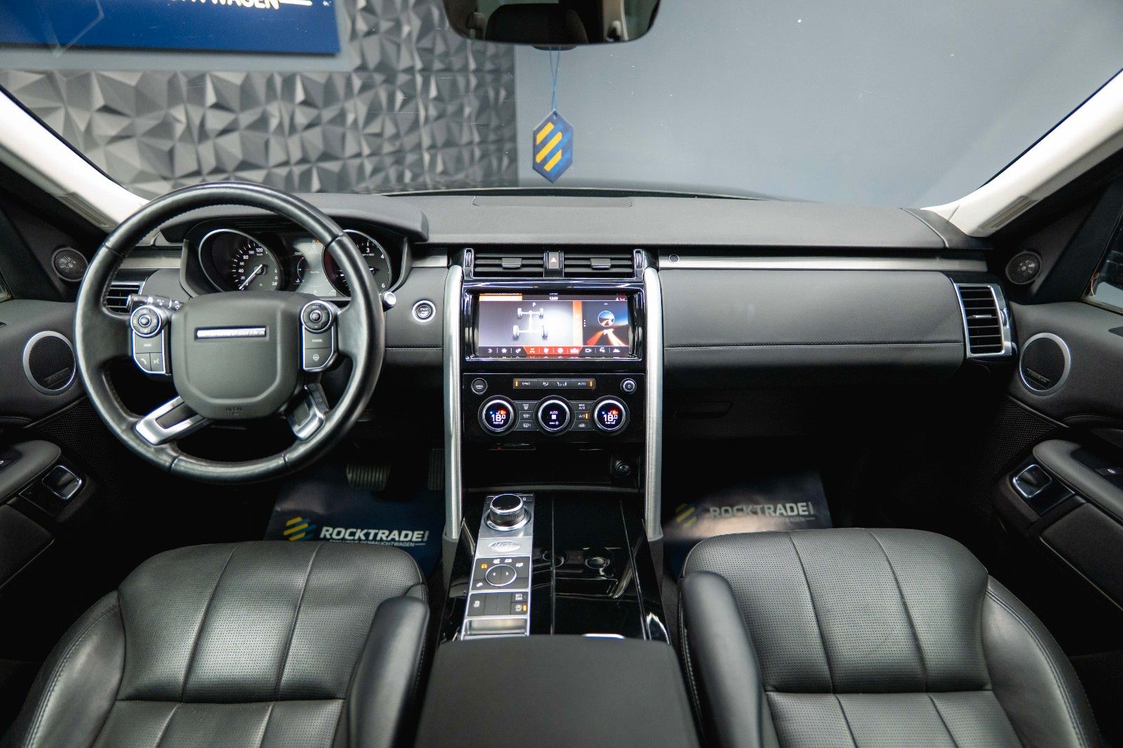 Fahrzeugabbildung Land Rover Discovery 5 2.0 TD SD4 HSE BLACK 4x4 *AHK*LED*