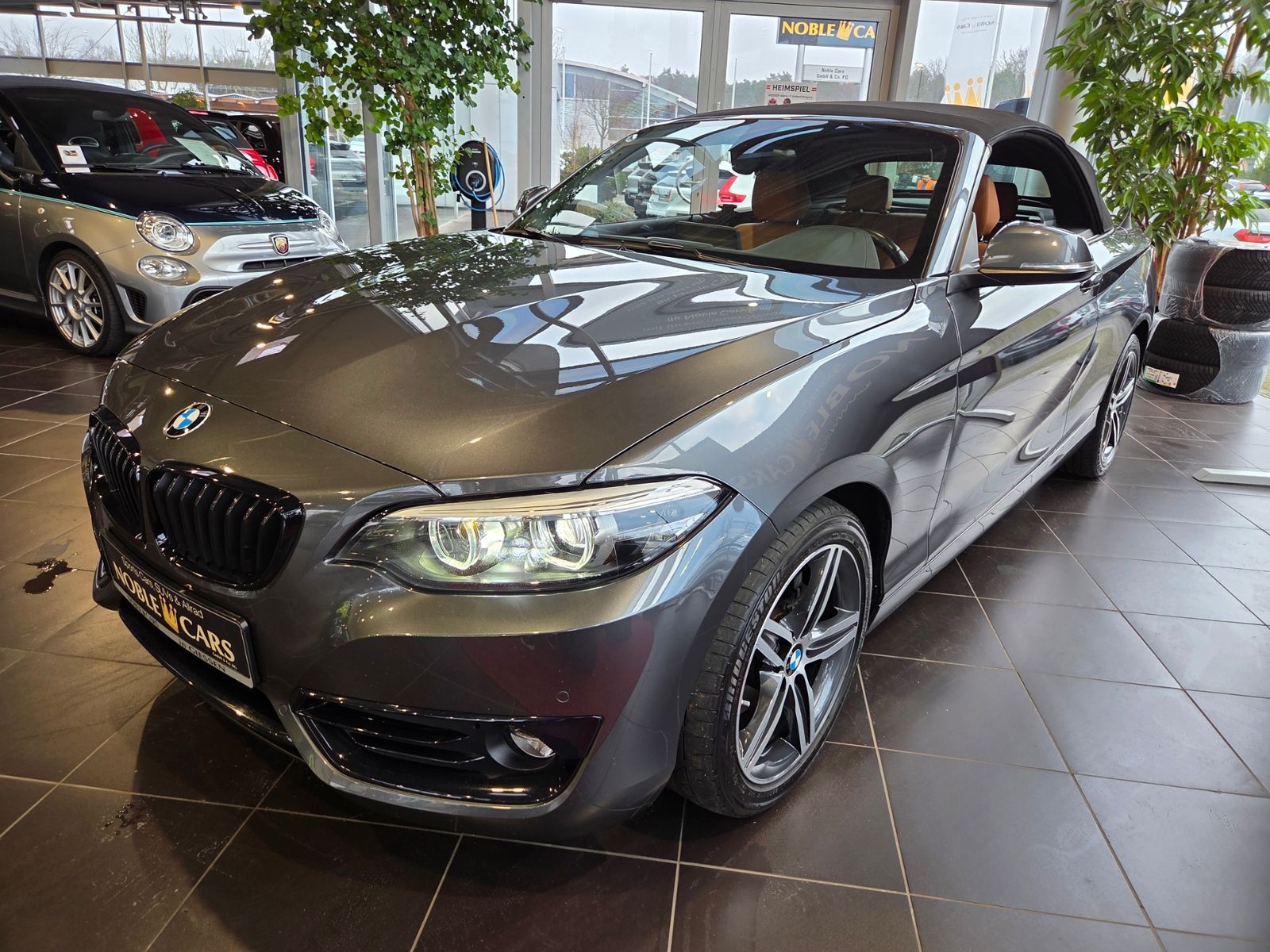 Fahrzeugabbildung BMW 220d Cabrio Sport Line H/K LED NAV SHZ PDC 17"