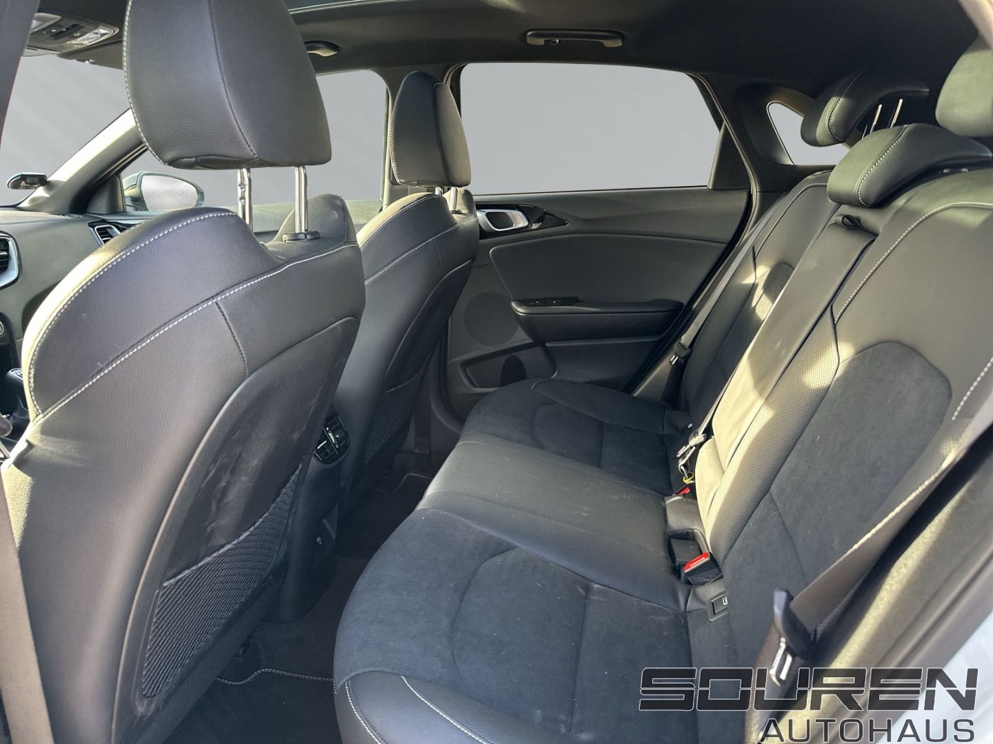 Fahrzeugabbildung Kia Ceed 1.5 T-GDI GT-Line GLASDACH TEC-& LED-Paket