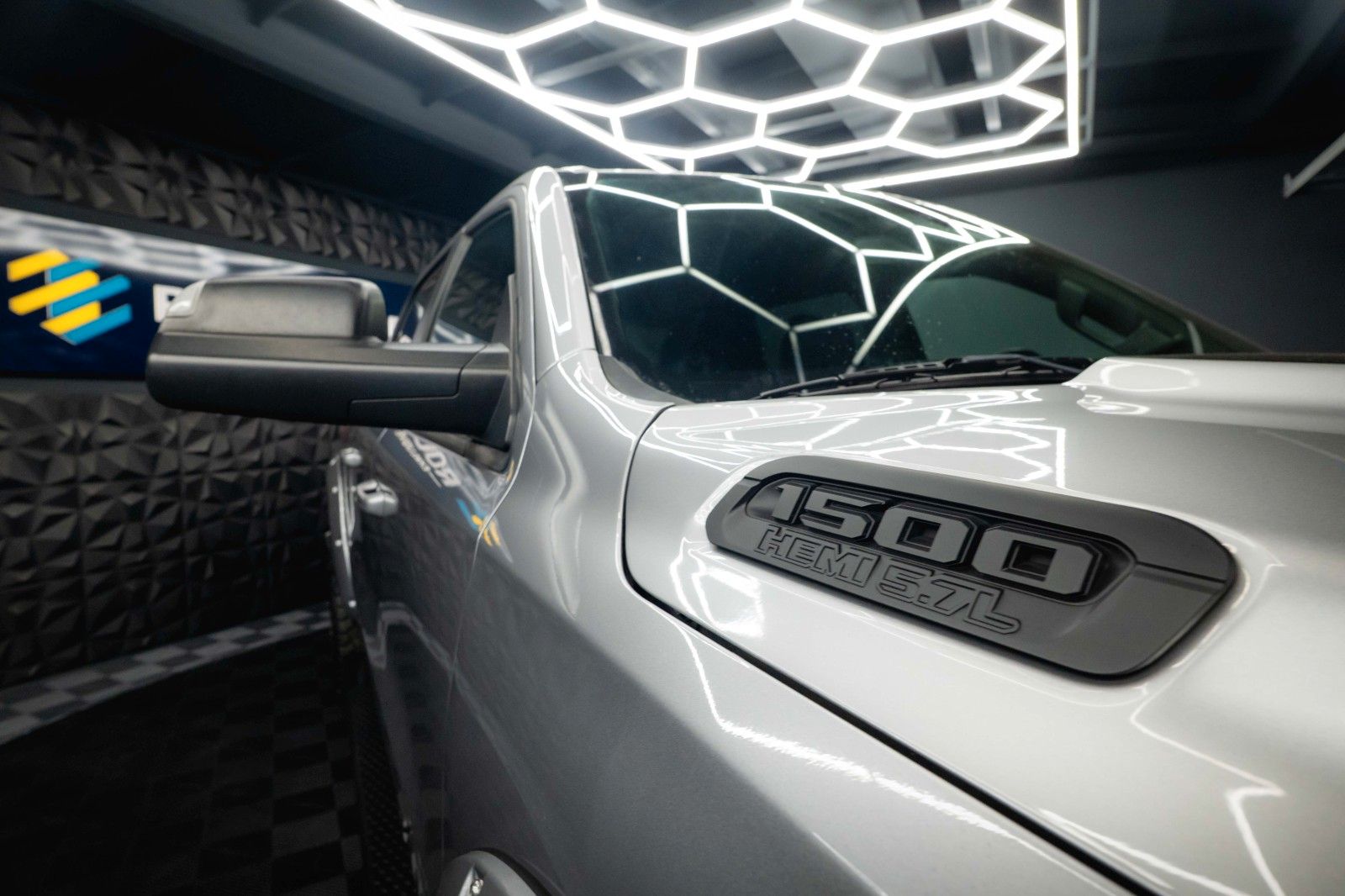 Fahrzeugabbildung Dodge RAM 5.7 V8 HEMI 4x4 OFFROAD NightPaket AXLE LOCK