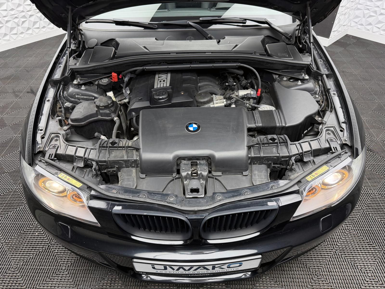 Fahrzeugabbildung BMW 118i M-PAKET/PDC/PANO/KLIMA/SCHECKHEFT/XENON/TFL