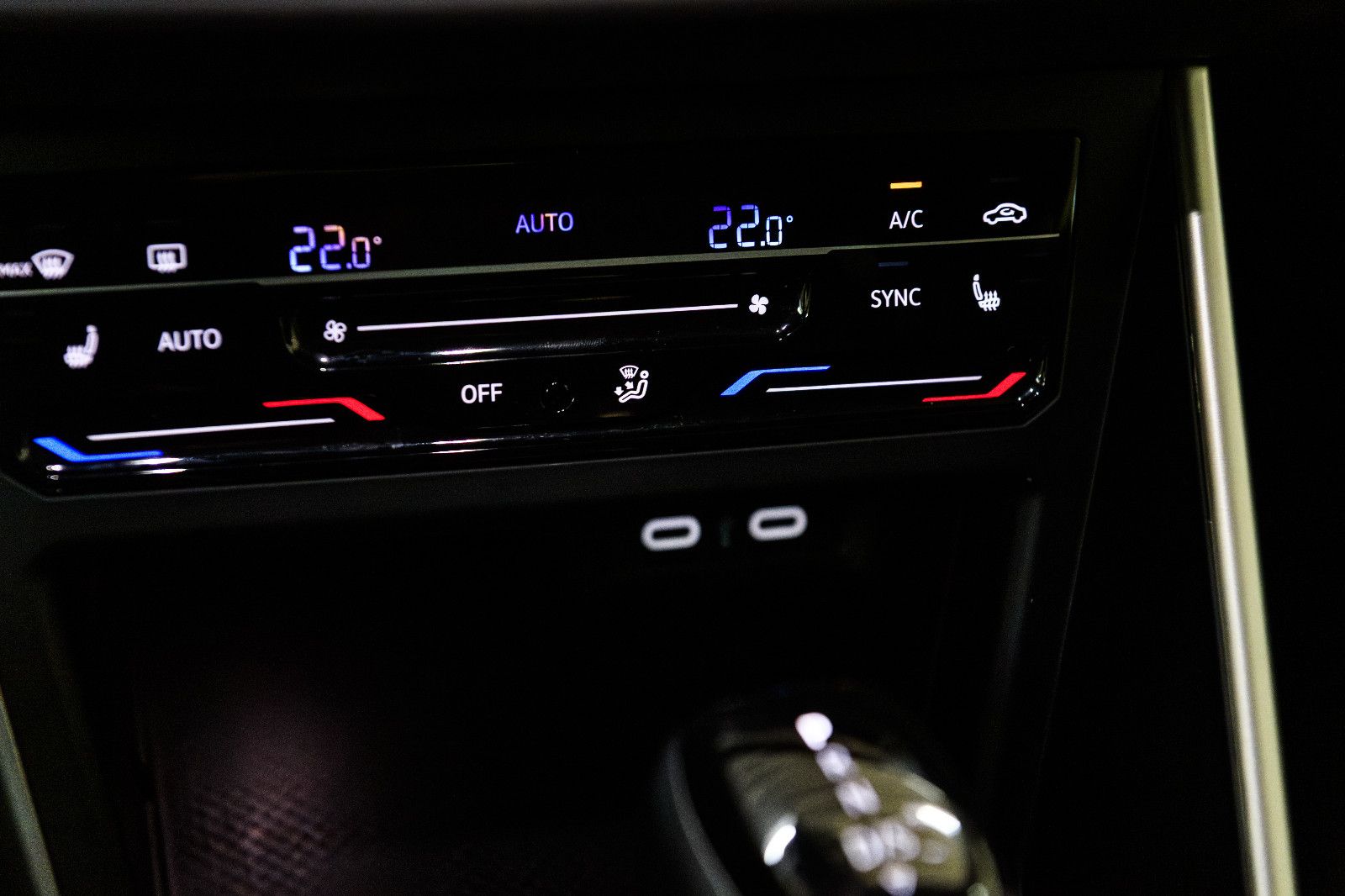 Fahrzeugabbildung Volkswagen Polo VI Move 1.0 TSI DSG LED+SHZ+PDC+APP