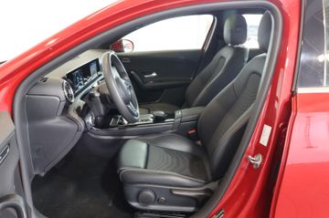 Mercedes-Benz A 180 MBUX+LANE+KAM+NAVI+PANO+ALU