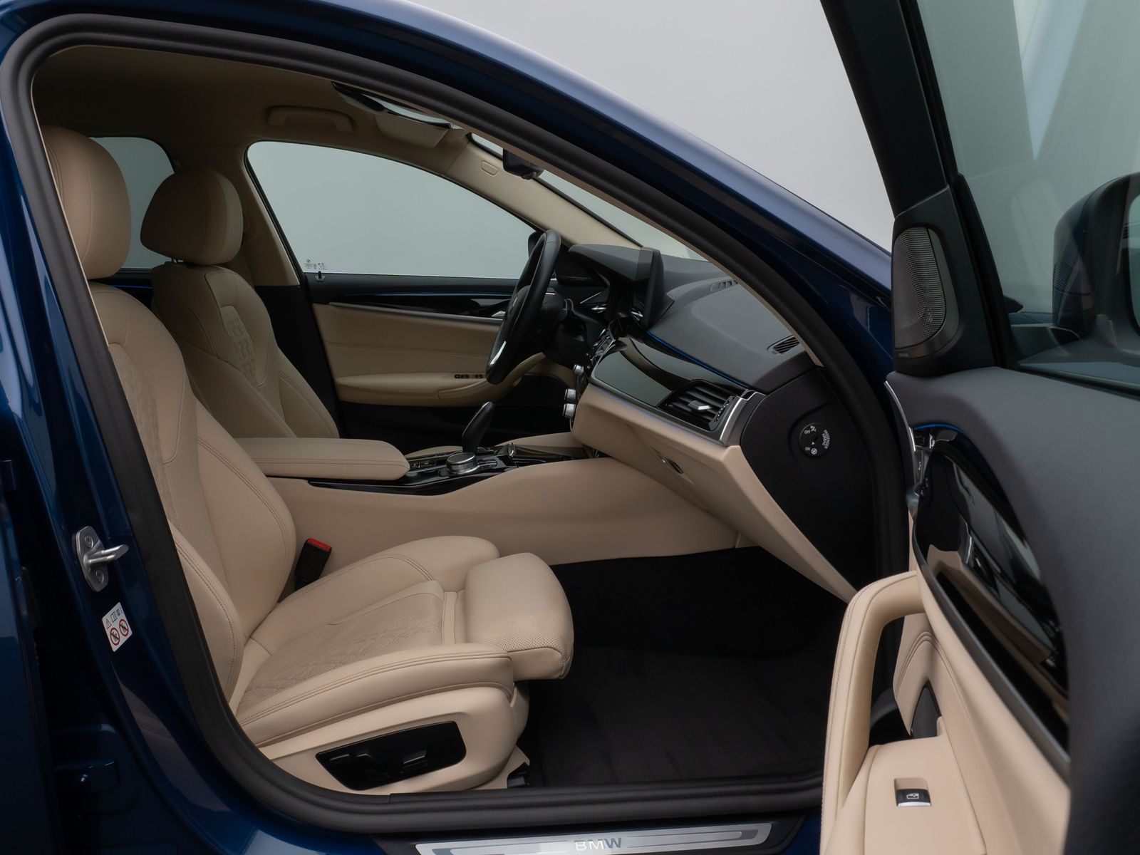 Fahrzeugabbildung BMW 530e Laser 360° HUD DAB H/K Komfort Alarm Sport