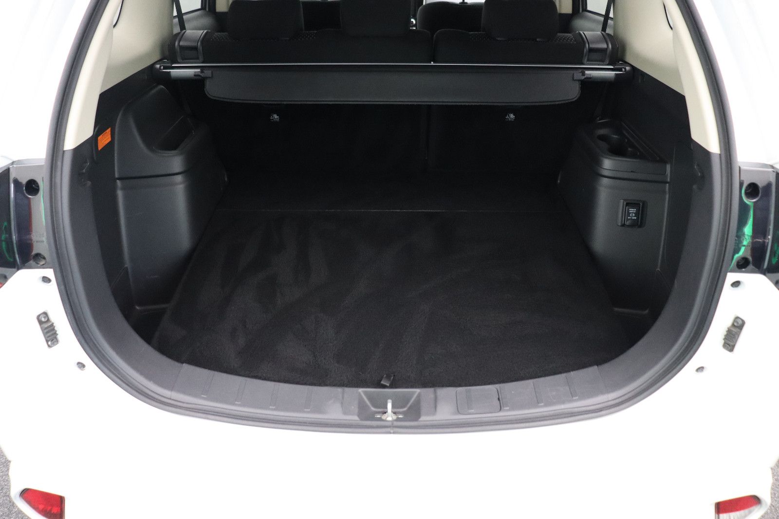 Fahrzeugabbildung Mitsubishi Outlander PHEV 2.4 Basis 4WD AHK