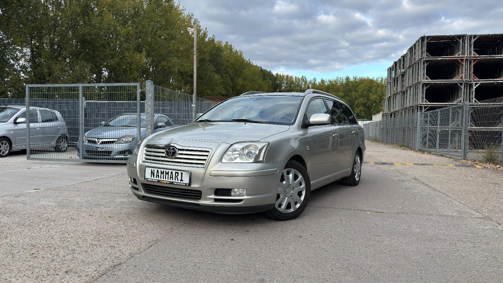Toyota Avensis Kombi 2.0 Sol tüv neu Scheckheft Toyota